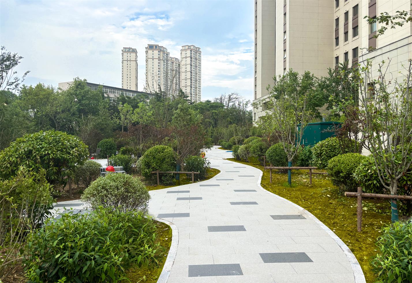 �б����ڴ���԰